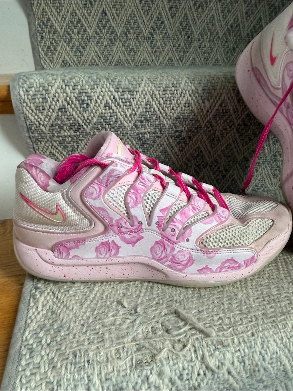 KD men's basketball Shoes with Hot Pink Laces